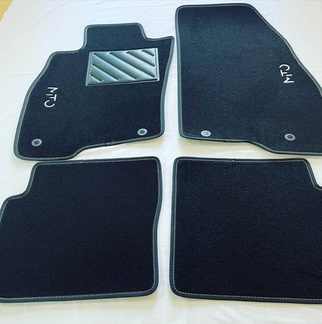 Set di 4 tappeti originali per Alfa Romeo MiTo Set di 4 tappeti originali per Alfa Romeo MiTo