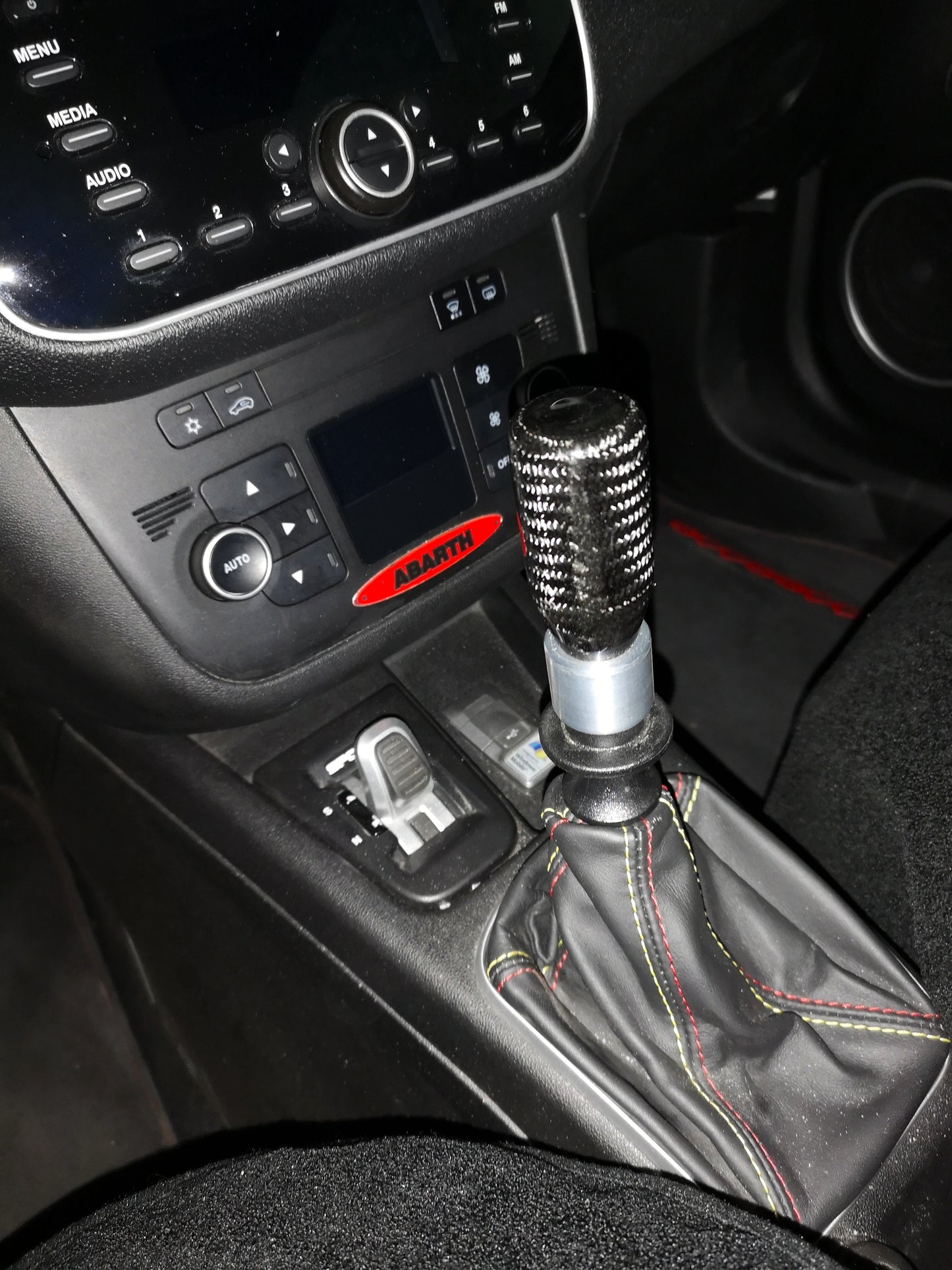 Pomello cambio RACING vera fibra di carbonio anello retro mantenuto alluminio cnc punto abarth / punto evo abarth / alfa mito / fiat punto LNM