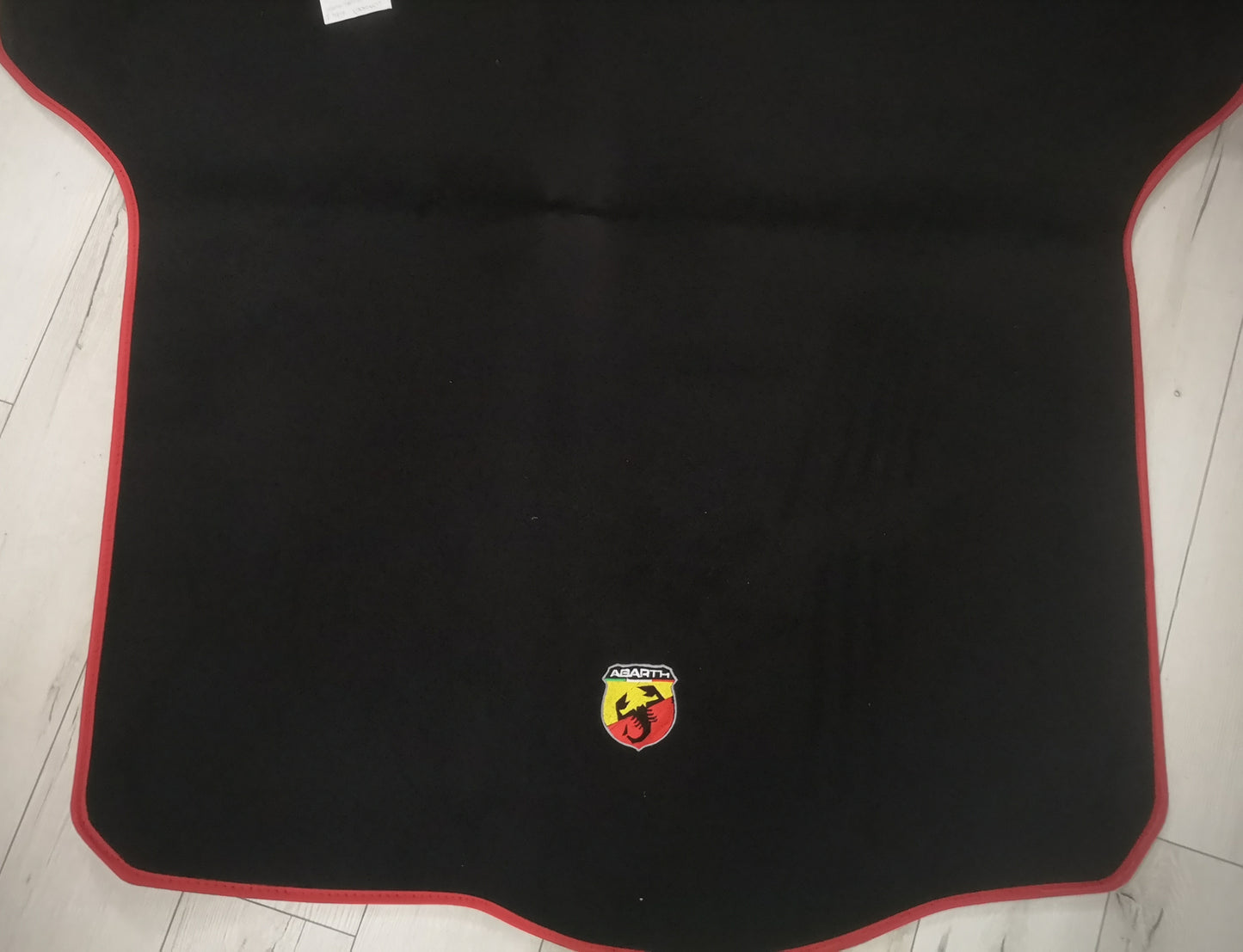 Tappeto baule per Biposto eliminazione sedili posteriori 500abarth / punto abarth / punto evo abarth / alfa mito logo centrale
