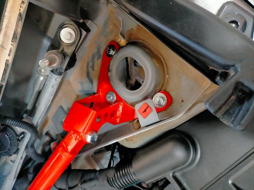 Barra duomi anteriore irrigidimento 500 ABARTH / fiat 500 LNM (no scatola filtro originale)